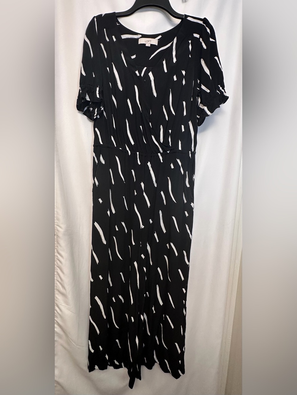 LOFT Black White Abstract Print Wide Leg Jumpsuit Ruched Sleeve Size M